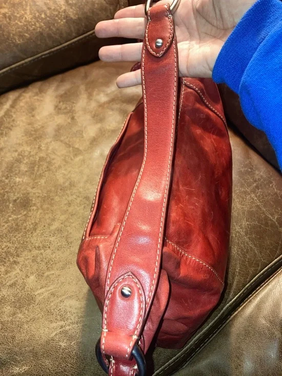 FOSSIL VINTAGE Red Leather Shoulder Bag - Classic Women's Hobo. With key charm - Picture 5 of 7